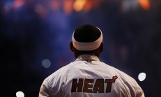 开云体育在线-本泽马关键回合不手软，阿根廷火力压制摩纳哥—当个人英雄主义遇上团队风暴