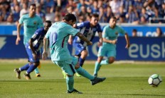 开云体育在线-关于阿拉维斯前锋独中两元，助球队轻松取胜的信息