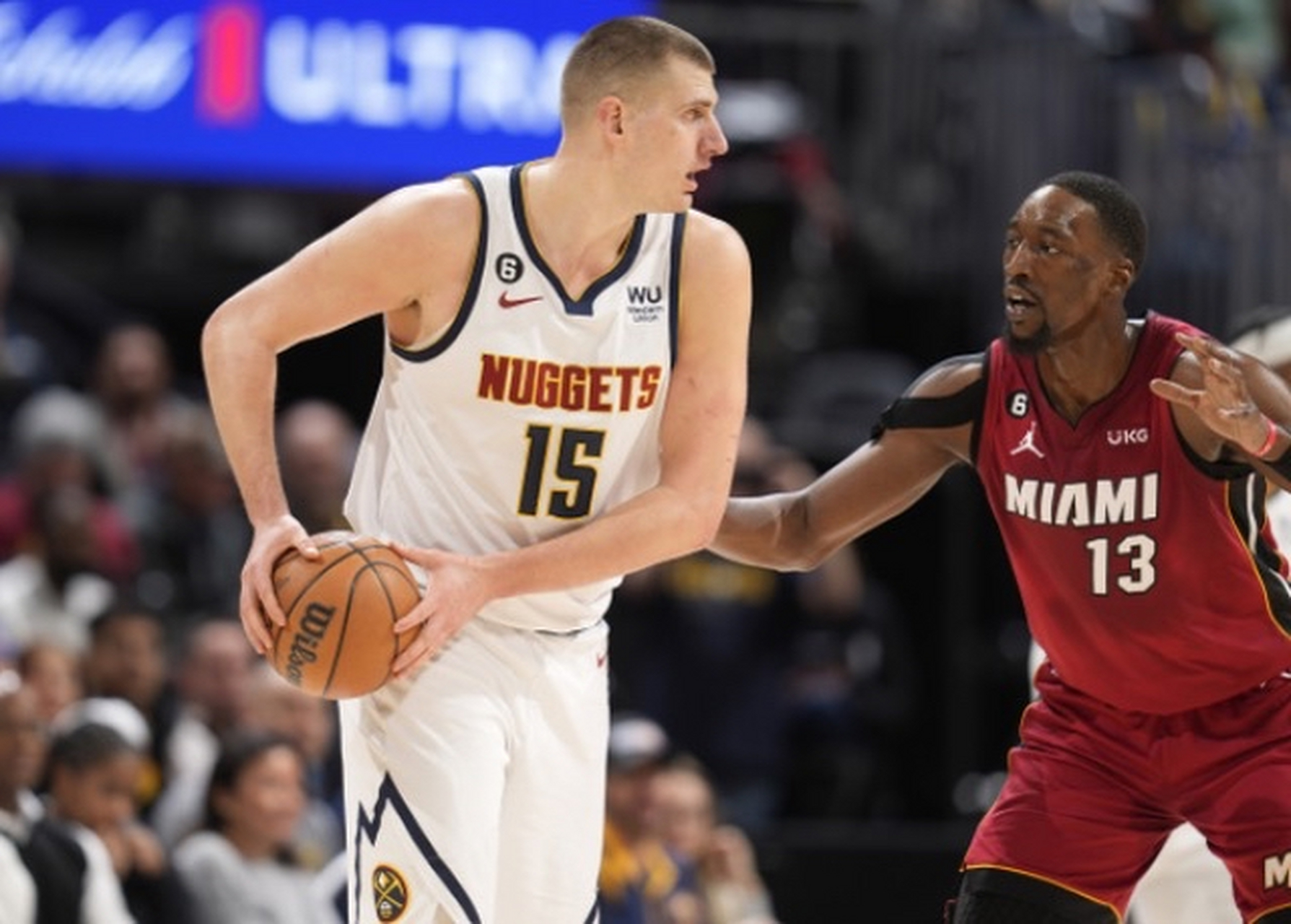 巴勒莫队员被罚下场，导致球队落后局面