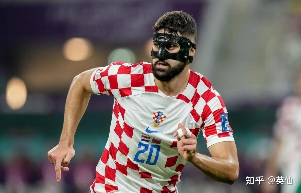 包含智者谋转会，曼城考虑引进新后卫的词条