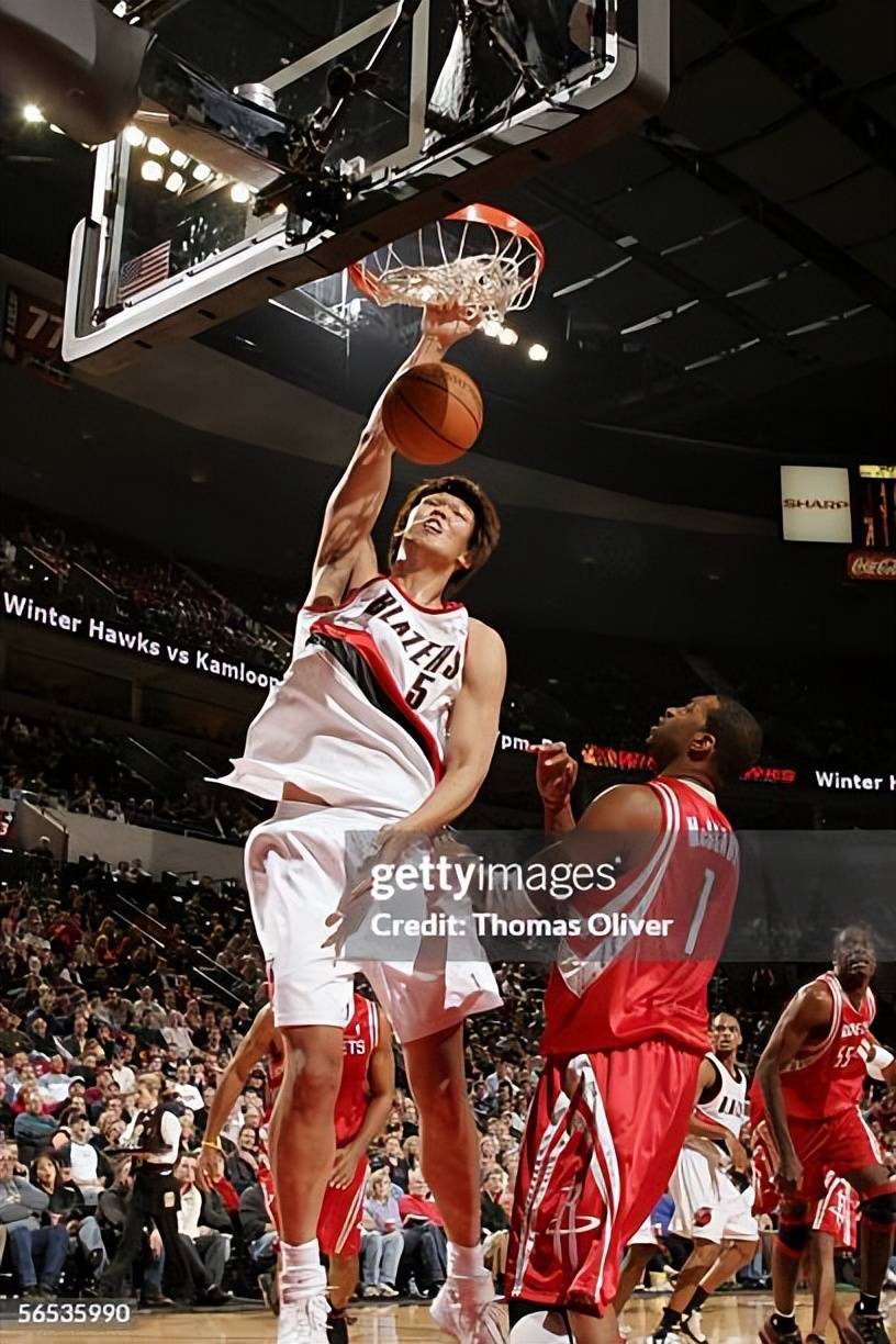 开拓者队中锋受伤下场，致使战局扭转失利的简单介绍