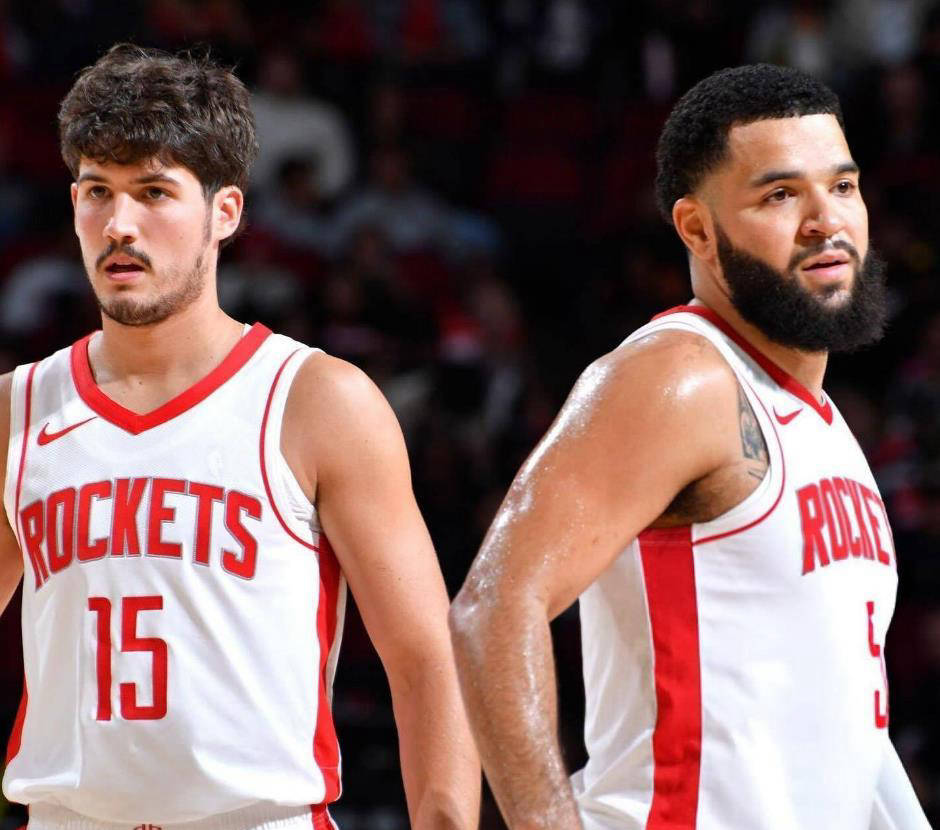 火箭队球员发挥出色，带领球队赢得比赛的简单介绍