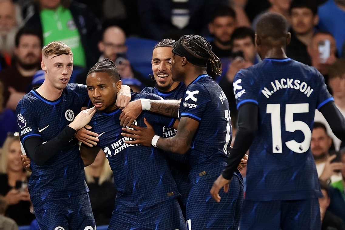 尤文图斯苦战强势挑战欧冠霸主的简单介绍