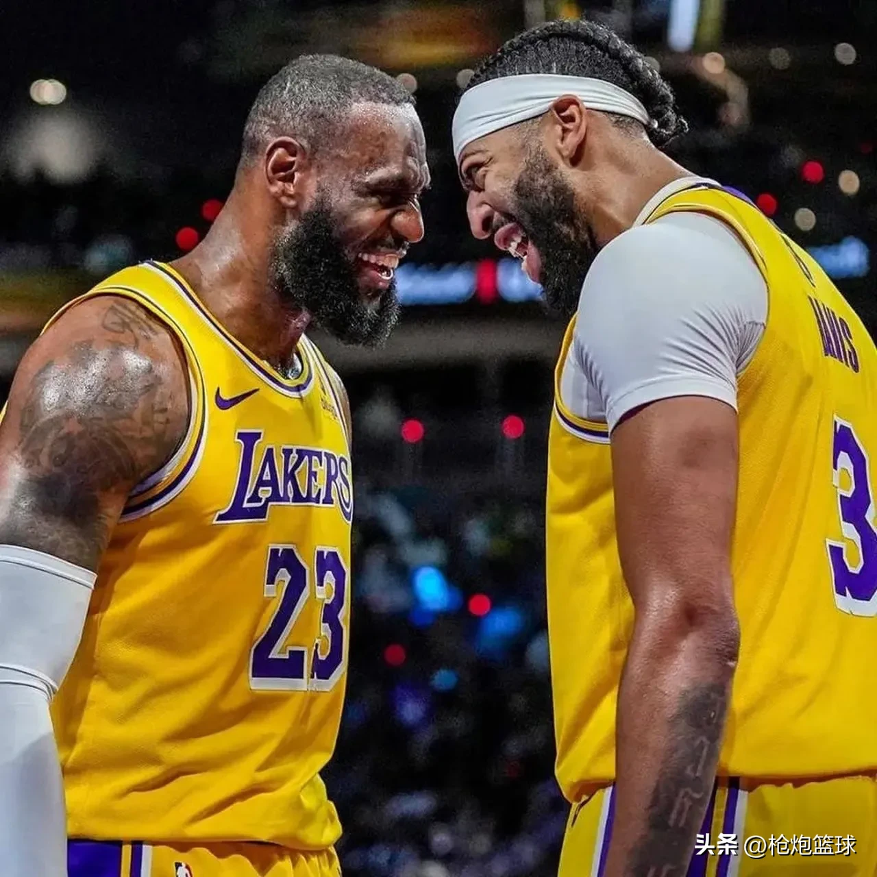 詹姆斯领衔湖人大胜，全队展现出色合作精神的简单介绍