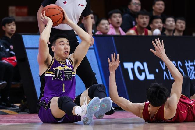 上海客场力克浙江,稳健取得三连胜的简单介绍 上海客场力克浙江,稳健取得三连胜的简单介绍