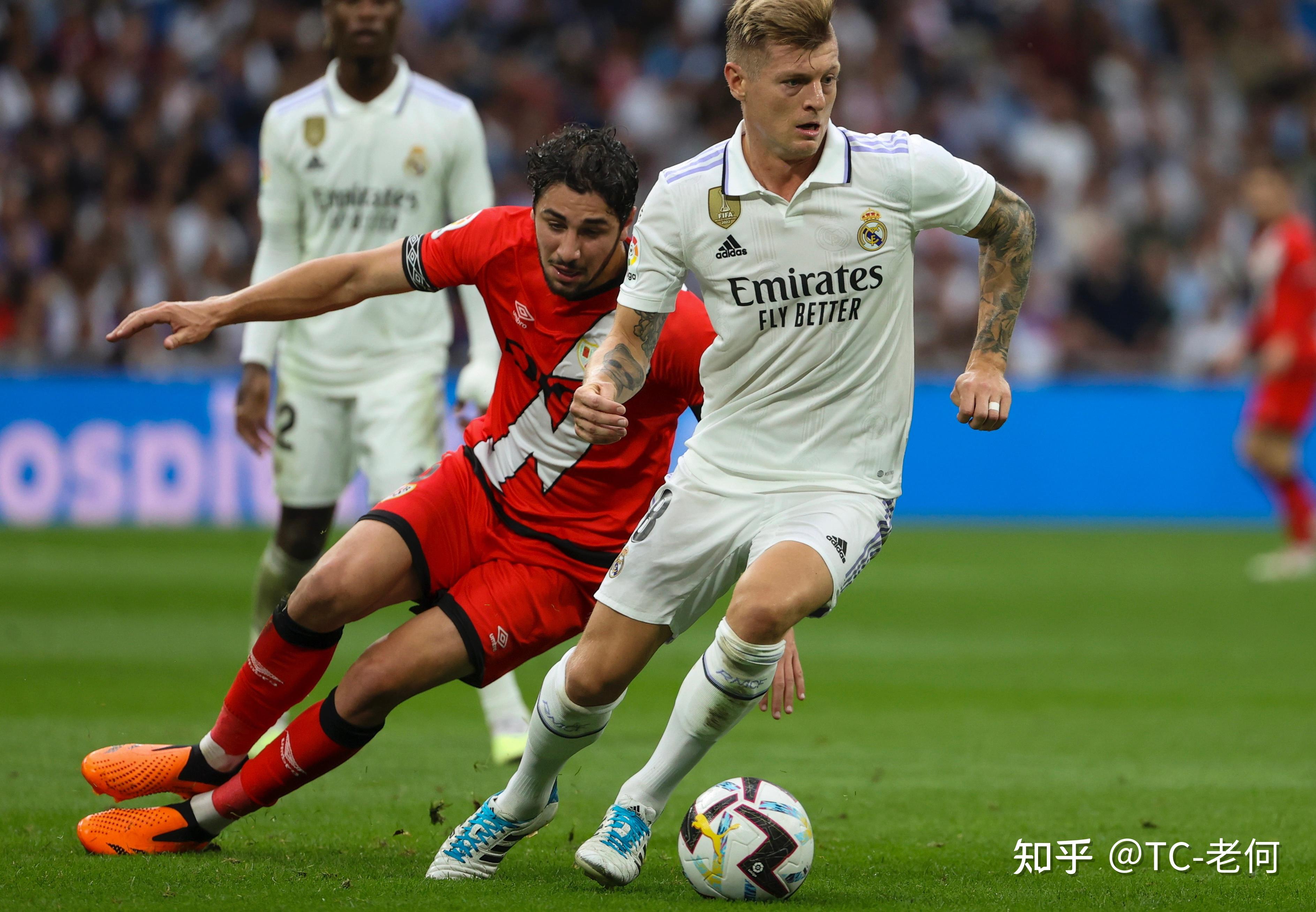 包含多特蒙德客场胜AC米兰，晋级下一轮的词条