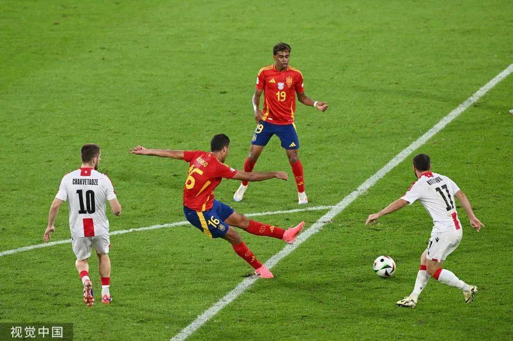 西班牙踢得稳健，外围赛取胜晋级八强