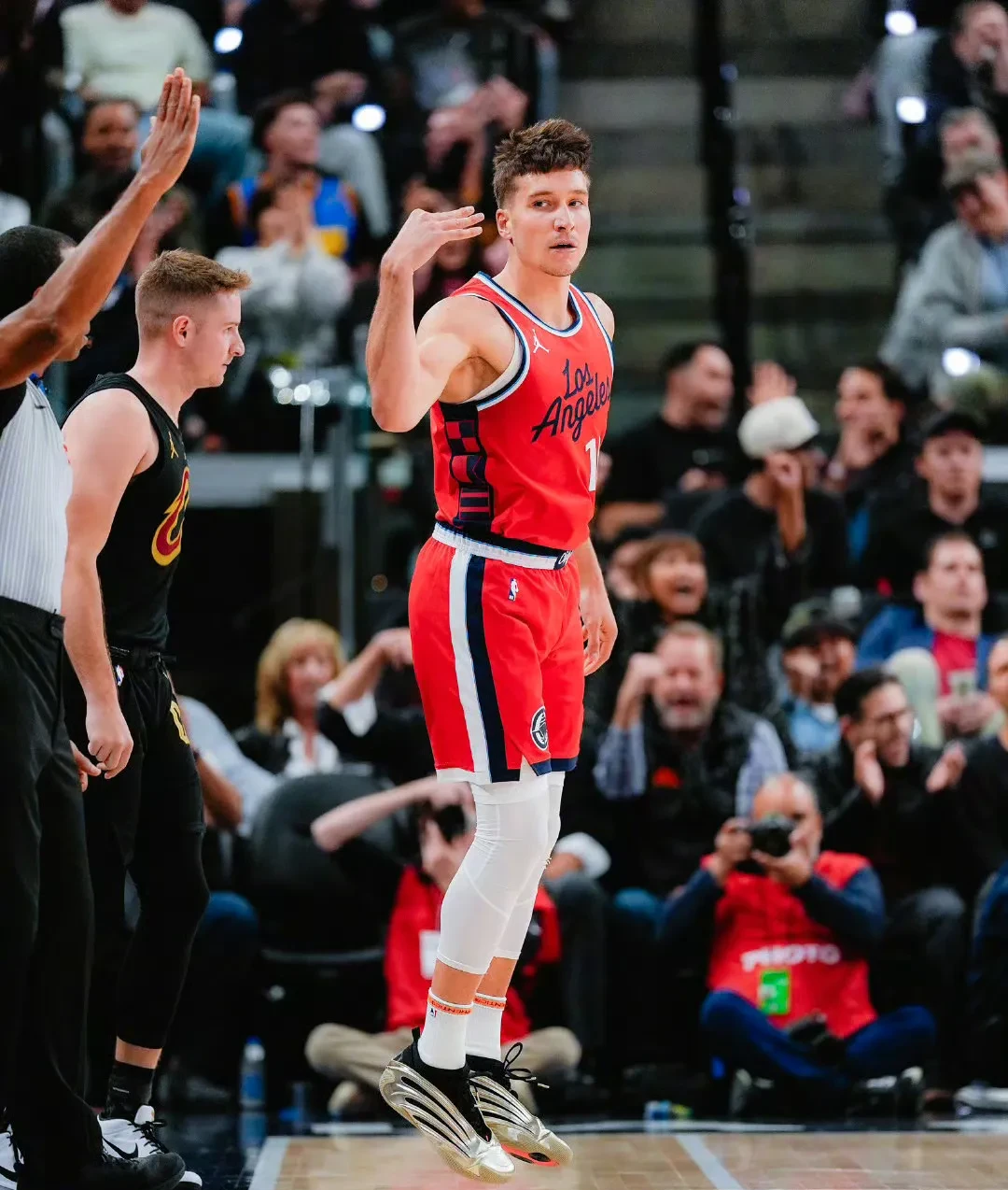 澳大利亚男篮绝地反击灰熊，莫里斯爆发神勇的简单介绍