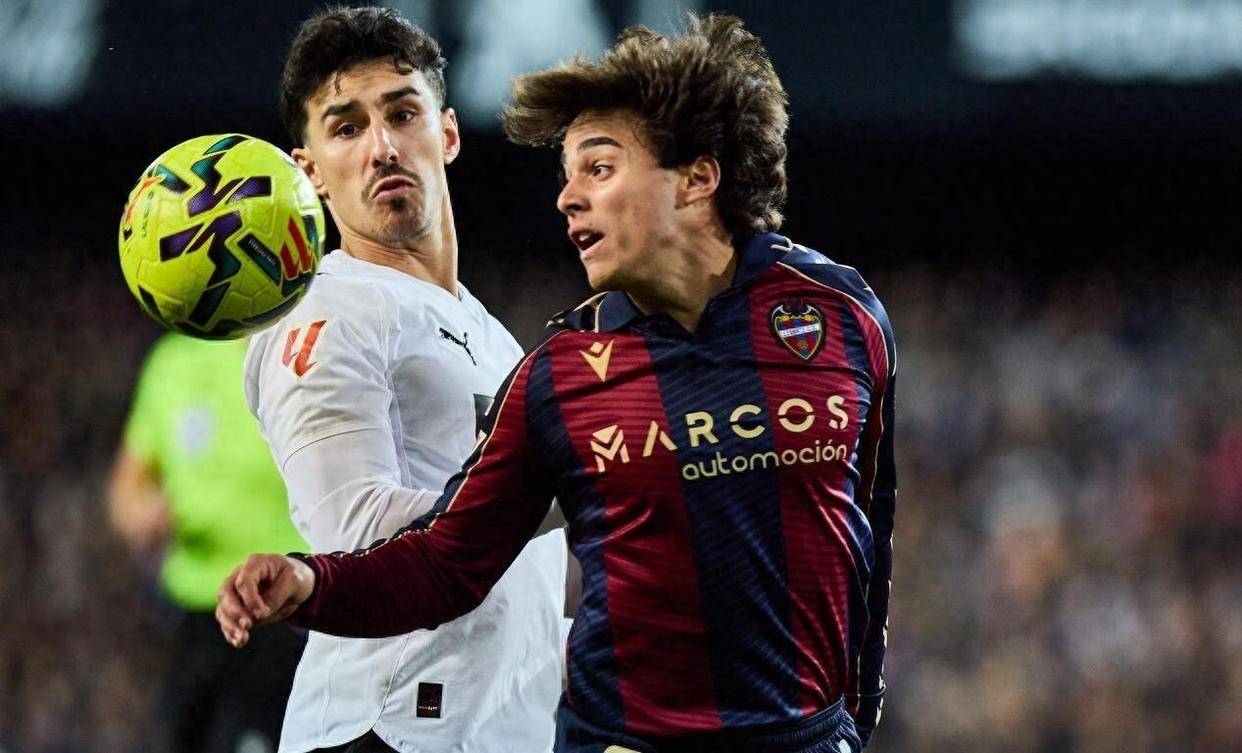 包含巴萨强势瓦伦西亚，德利赫特三分雨点燃全场的词条