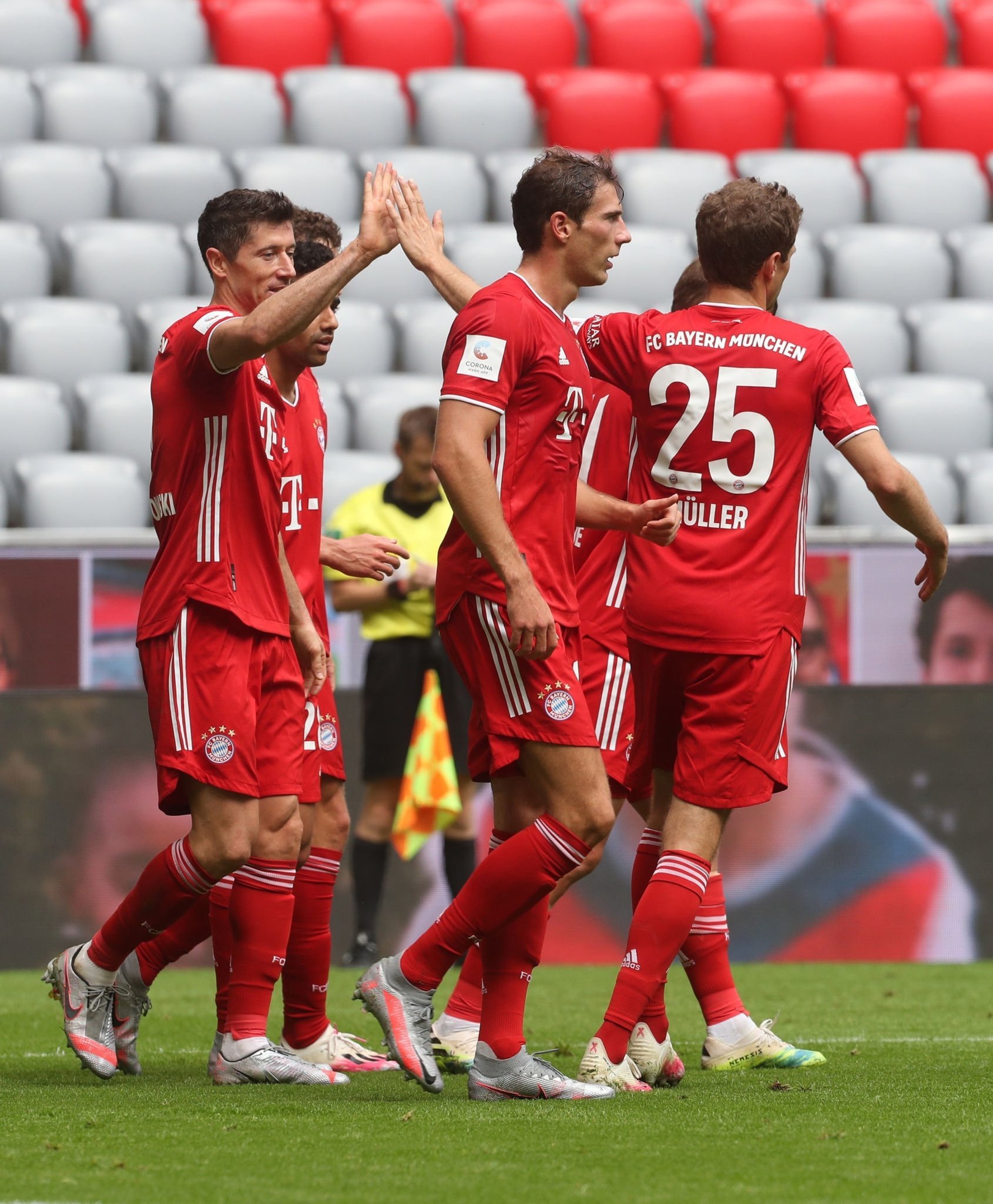 秘鲁鏖战阿森纳,罗本打破历史纪录 秘鲁鏖战阿森纳,罗本打破历史纪录