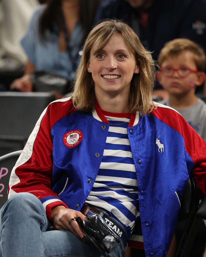 美国女篮实力击败意大利队晋级半决赛