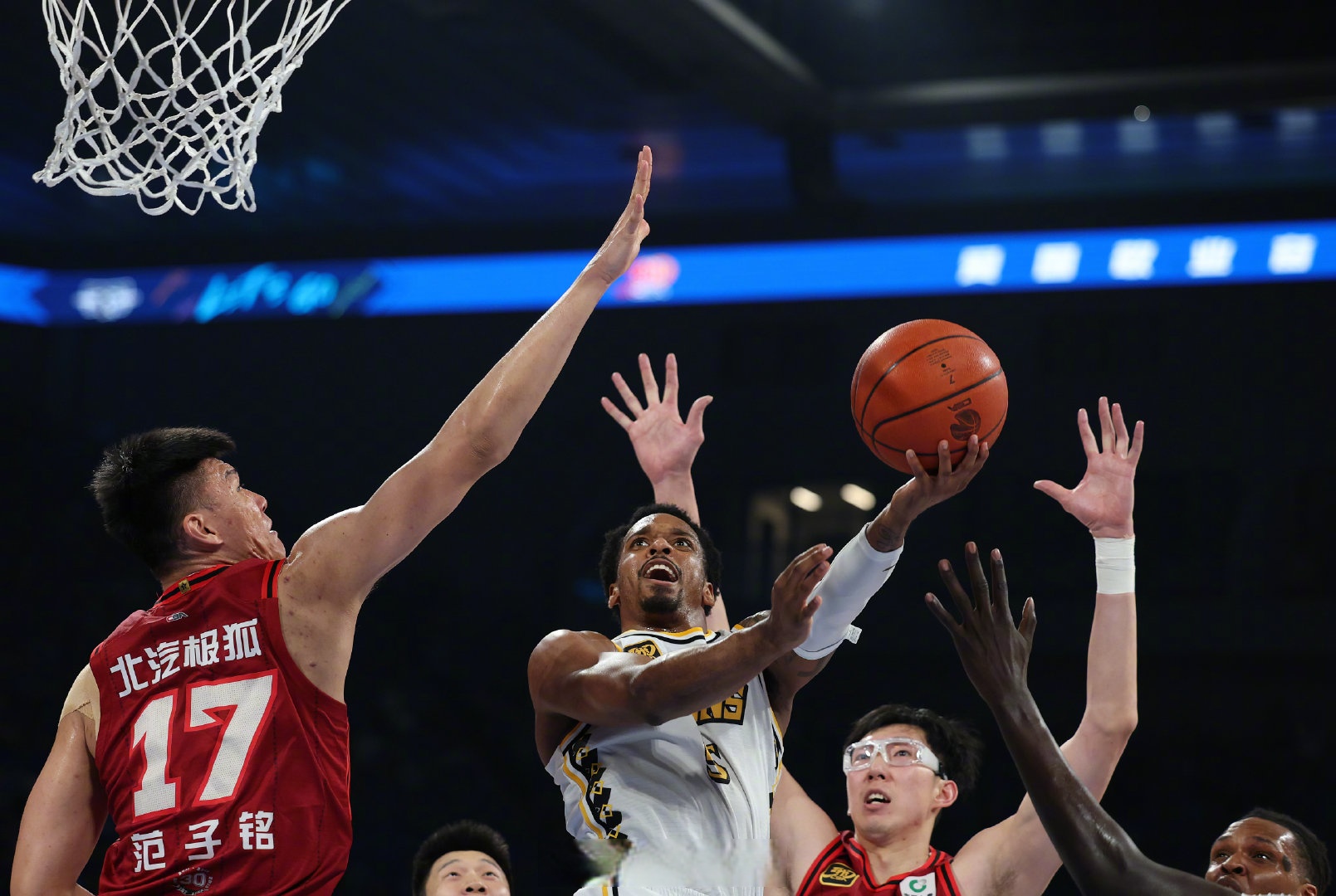 中国篮球联赛新赛季备战氛围浓烈，球员努力的简单介绍