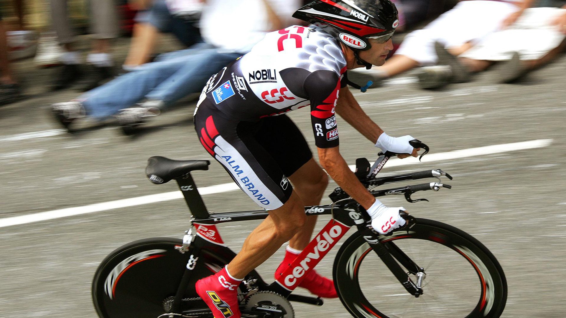 伊萨克爆发点燃全场，丹麦连续得分压制新西兰，展现北欧篮球新力量