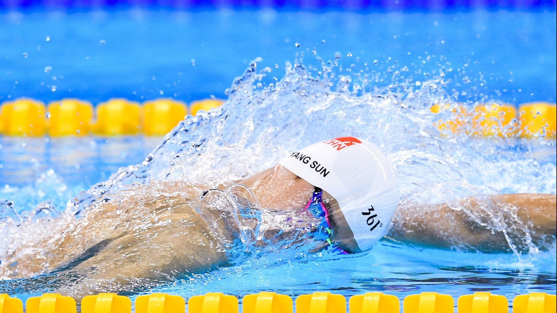 绿茵场上的多面手，卡马文加的完美发挥，折射足球智慧超越地域之争