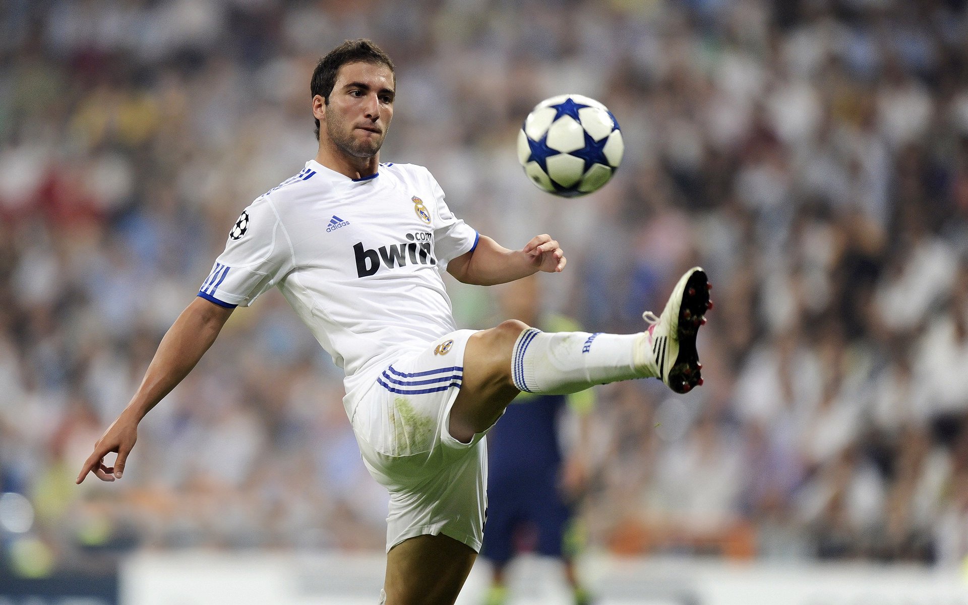 伯纳乌新王降临！贝林厄姆关键制胜，皇马力克乌拉圭式铁血防守