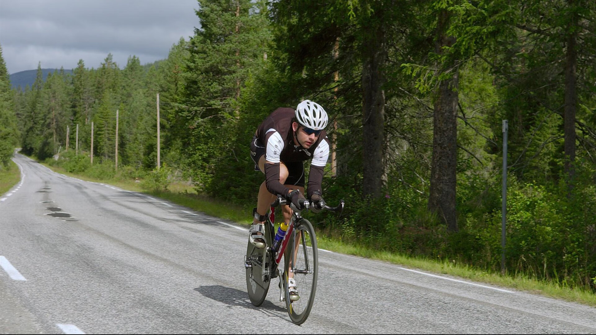 本泽马爆发与哥斯达黎加奇迹，足球世界的双重启示